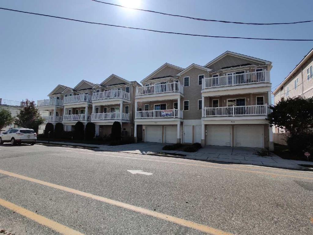 306 EAST PINE AVENUE UNIT 200 WITH POOL WILDWOOD SUMMER VACATION